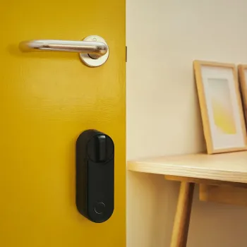 Pachet Încuietoare inteligentă Yale Linus Smart Lock L2, negru mat + tastatură cu amprentă Yale - 1