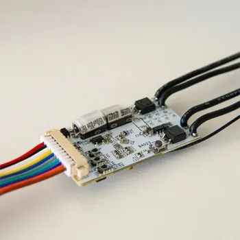 Shelly Plus Uni – Modul Wi-Fi joasă tensiune